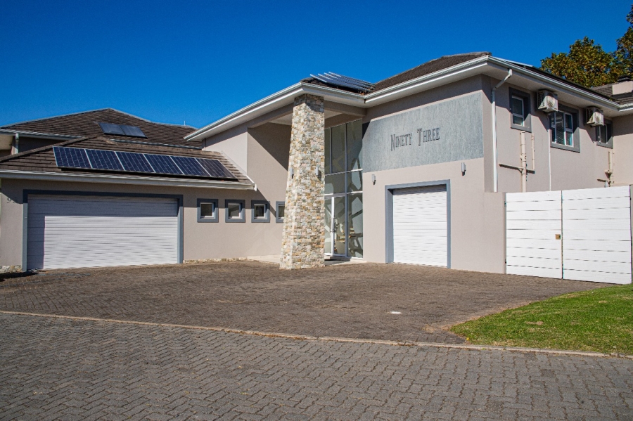 5 Bedroom Property for Sale in Beacon Bay Eastern Cape